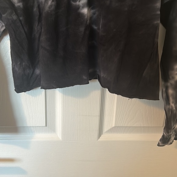 BUNDLE 3/$12 Long Sleeve Tie Dye Top - Picture 4 of 5